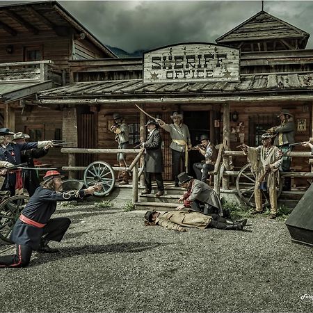 Chalet - Direkt am 5 Sterne Campingplatz Aufenfeld im Zillertal mit Hallenbad und Sauna Aschau Im Zillertal Exterior foto