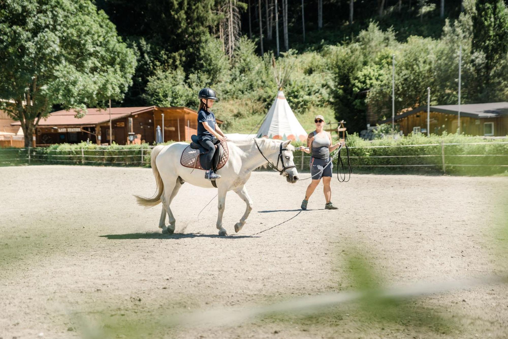 Chalet - Direkt am 5 Sterne Campingplatz Aufenfeld im Zillertal mit Hallenbad und Sauna Aschau Im Zillertal Exterior foto
